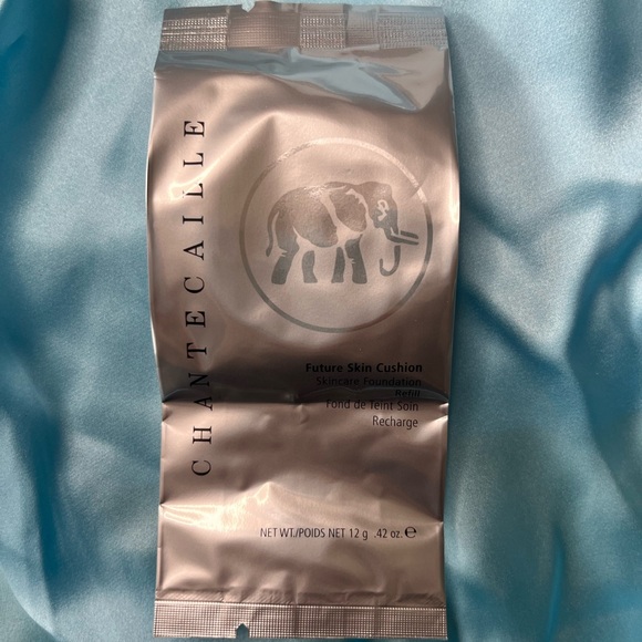 ✨ Chantecaille Future Skin Cushion Foundation Refill – Alabaster – NEW ✨ - Picture 6 of 7